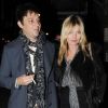 Kate Moss dans son look sombre classique, s'est offert avec son mari Jamie Hince un diner en tête à tête. Londres, le 13 décembre 2011.