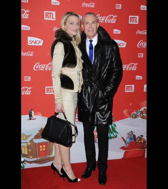 Jean-Claude Jitrois et Sarah Marshall lors d'une soirée au profit de l'association Petits  Princes et de  lancement du train rouge Coca Cola, le 15 décembre 2011, à  Paris