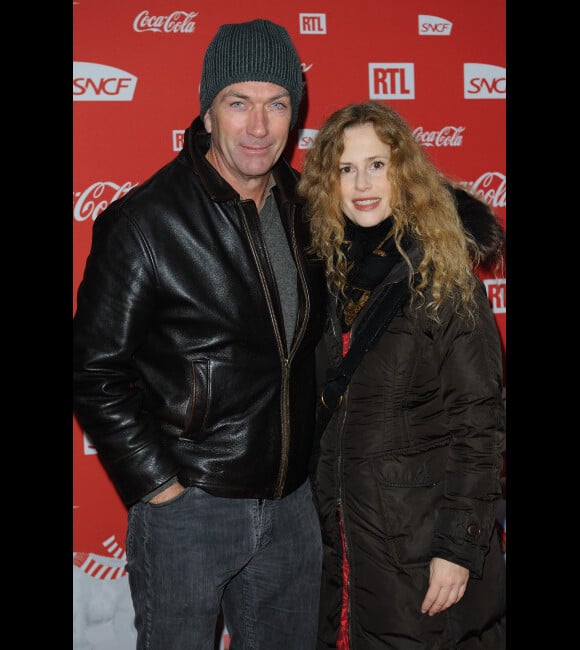 Philippe Caroit et Florence Darel lors d'une soirée au profit de l'association Petits  Princes et de  lancement du train rouge Coca Cola, le 15 décembre 2011, à  Paris
