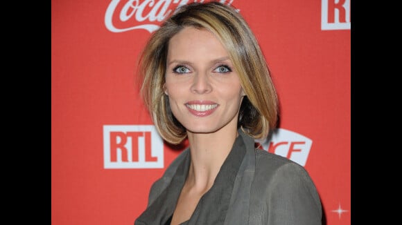 Sylvie Tellier, Delphine Chanéac et Sandrine Quétier séduisent le Père Noël