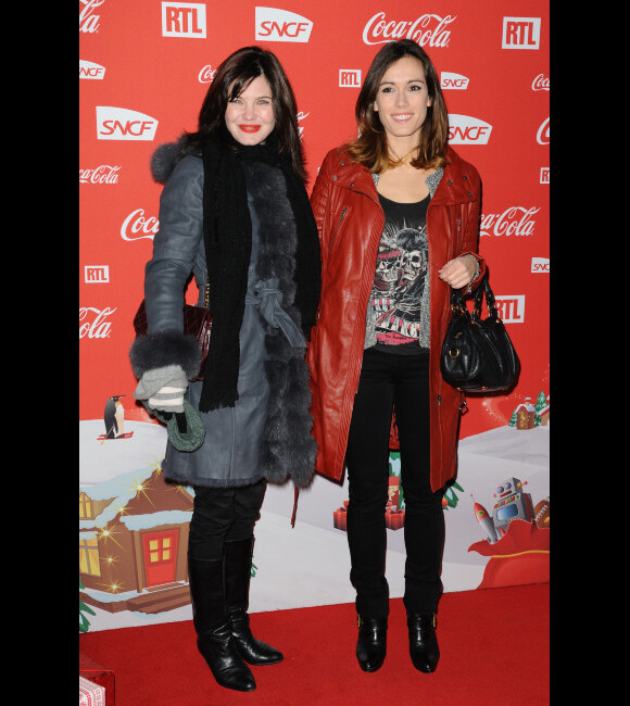 Delphine Chanéac et Leslie Coutterand lors d'une soirée au profit de l'association Petits  Princes et de  lancement du train rouge Coca Cola, le 15 décembre 2011, à  Paris