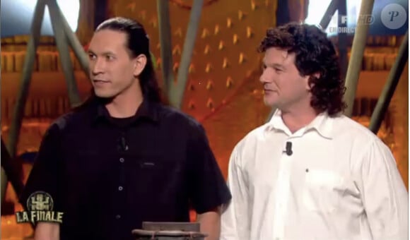 Teheiura et Gérard, grands finalistes, dans Koh Lanta 11, vendredi 16 décembre 2011, sur TF1