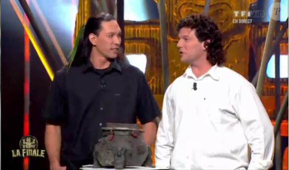 Teheiura et Gérard, grands finalistes, dans Koh Lanta 11, vendredi 16 décembre 2011, sur TF1