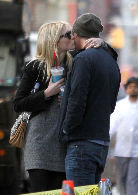 Josh Hartnett et Sophia Lie à New York, le 16 décembre 2011.