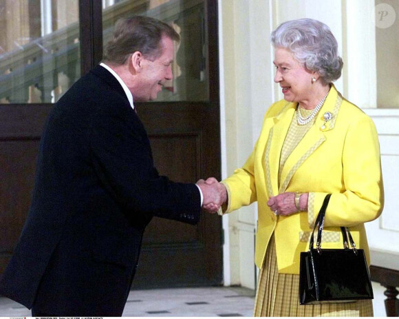 Václav Havel et Elizabeth II, à Londres, le 14 octobre 1998.