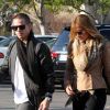 Jennifer Lopez fait du shopping dans une bijouterie avec son compagnon Casper Smart à Calabasas en Californie le 18 décembre 2011