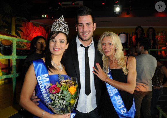 Zelko bien accompagné lors de l'élection de Miss Nationale 2012 à Pau Brasil à Paris, le 18 décembre 2011