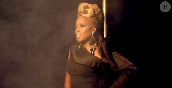 Image extraite du clip Mr. Wrong, réalisé par Chris Robinson pour Mary J. Blige, décembre 2011.