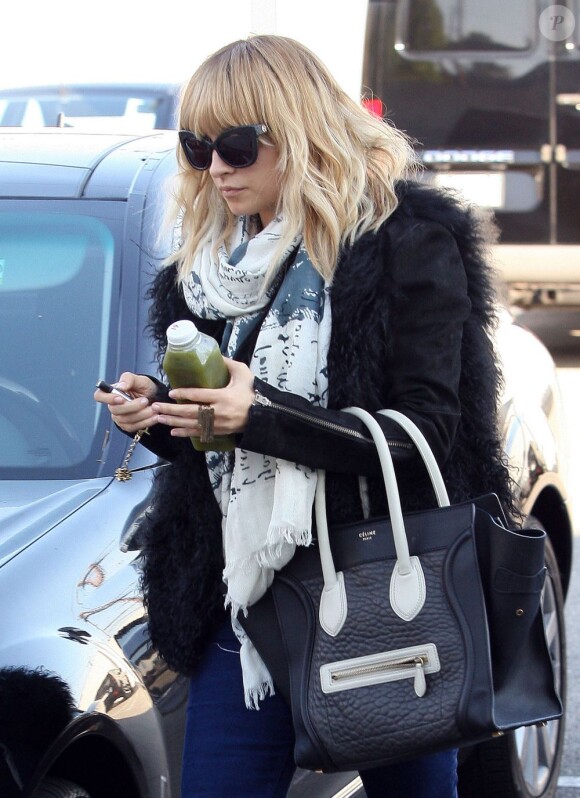 Nicole Richie a fait quelques achats à Los Angeles le 20 décembre 2011