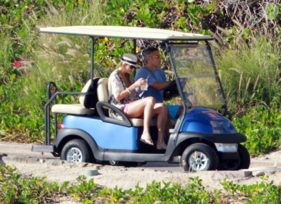 George Clooney et sa chérie Stacy Keibler en vacances à Cabo San Lucas au Mexique le 20 décembre 2011