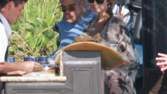 George Clooney et sa chérie Stacy sous le soleil, avec Cindy Crawford en famille