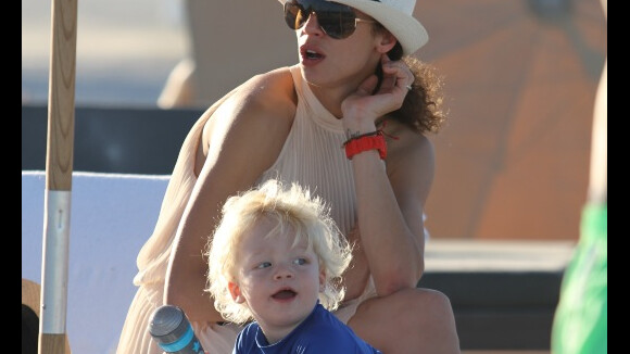 Boris Becker : Sa femme Lilly profite de la plage avec son adorable Amadeus