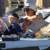 Lilly Kerssenberg, femme de Boris Becker et leur petit Amadeus profitent des derniers rayons de soleil sur la plage de Miami le 22 décembre 2011