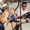 Lilly Kerssenberg, femme de Boris Becker et leur petit Amadeus sur la plage de Miami le 22 décembre 2011