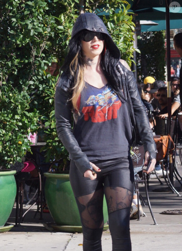 La reine du tatouage Kat Von D sort déjeuner à Los Angeles, le 26 décembre 2011.