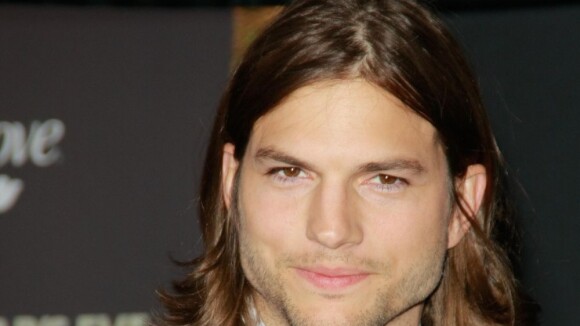 Ashton Kutcher : Après Sara Leal, il découvre l'Italie avec une charmante brune