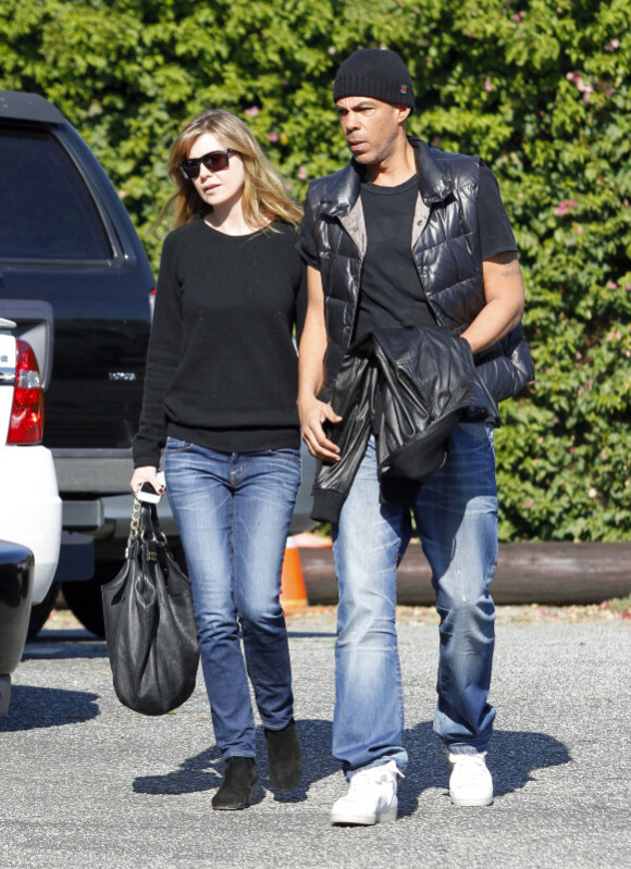 Ellen Pompeo et son mari Chris Ivery se promènent dans les rues de Los Angeles le 27 décembre 2011