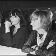 Juliette Gréco entourée de Jacques Chazot et Françoise Sagan dans les 70 à Paris.