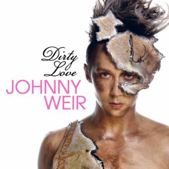 Johnny Weir, patineur en stand-by qui sortait en janvier 2011 son single Dirty Love, a épousé son compagnon Victor Voronov le 31 décembre 2011.