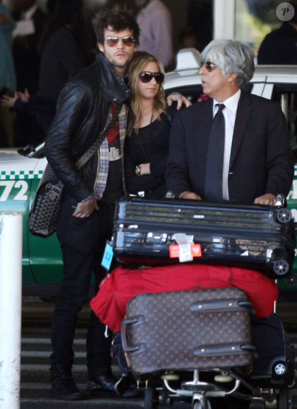 Martin Johnson et Ashley Tisdale ont passé la nuit du 31 ensemble à New York. Les voici de retour à Los Angeles, le 2 janvier 2011.