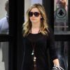 La très stylée Ashley Tisdale débarque de l'avion à l'aéroport de Los Angeles, après un séjour à New York. Le 2 janvier 2011.