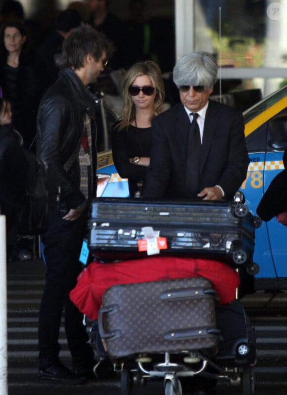 Ashley Tisdale et Martin Johnson, repérés à leur retour de New York. Los Angeles, le 2 janvier 2011.