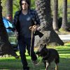 Ben Affleck se balade avec son chien et s'offre une petite course, le 2 janvier 2012 à Los Angeles
