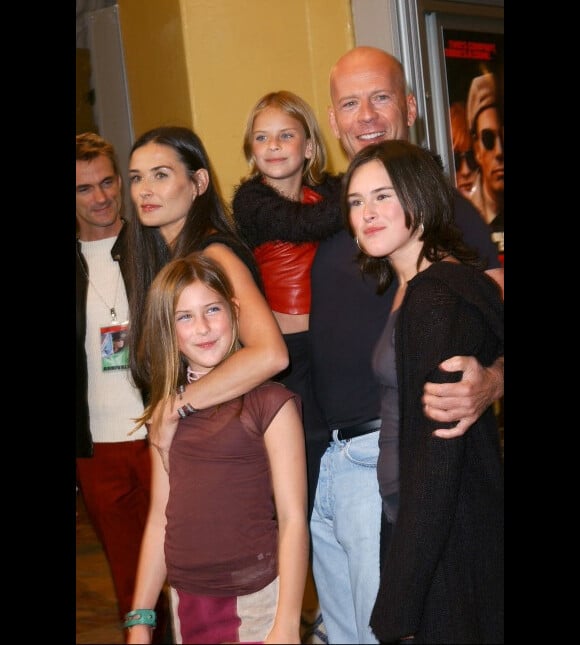 Les filles de Bruce Willis et Demi Moore avec leurs parents à Los Angeles en 2001