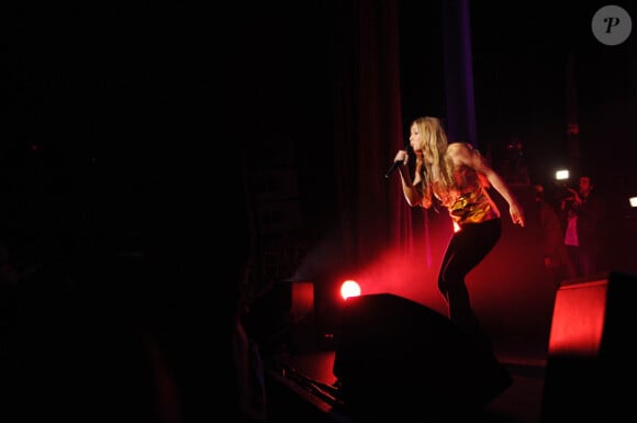 Hélène Rollès chante sur la scène de l'Olympia, le vendredi 6 janvier 2012.