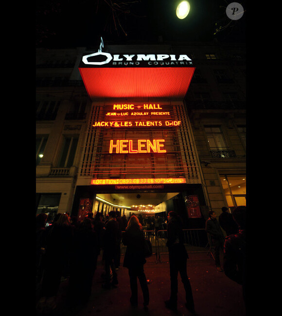 Le nom de Hélène Rollès s'inscrit en lettres rouges à l'entrée de l'Olympia, le vendredi 6 janvier 2012.