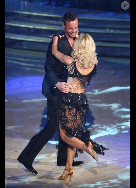 Oscar Pistorius participe à la version italienne de Danse avec les stars au côté de la danseuse Annalisa Longo le 7 janvier 2012
