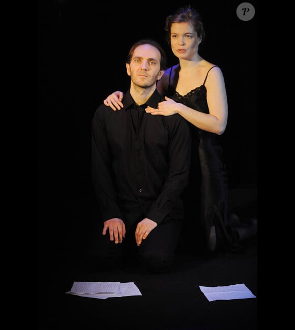 Sarah Biasini et Thomas Cousseau dans la pièce Lettre d'une inconnue au théâtre des Mathurins le 9 janvier 2012 à Paris