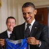 Barack Obama au milieu de l'équipe des Mavericks de Dallas le 9 janvier 2012 à la Maison Blanche à Washington
