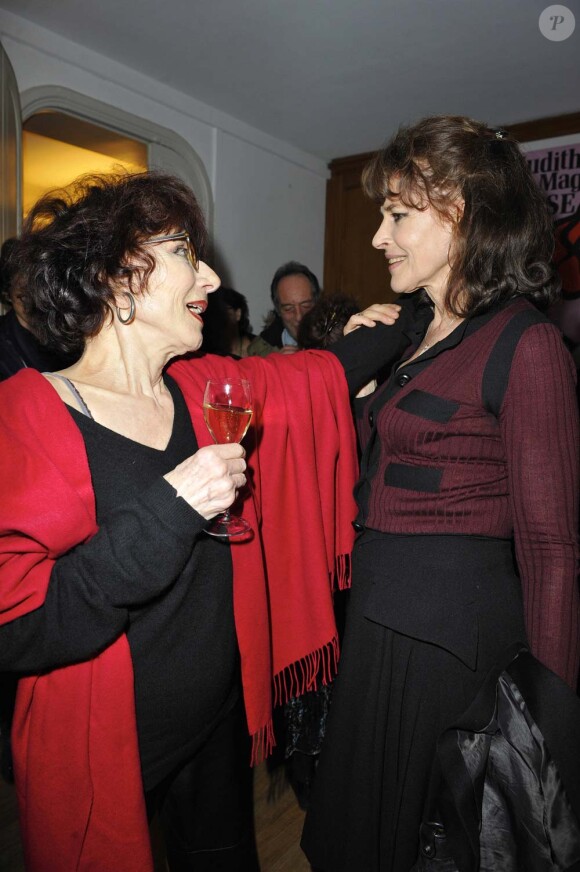 Judith Magre et Fanny Ardant lors de la générale de la pièce Rose, à La Pépinière Théâtre, le 10 janvier 2012.