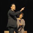 Le metteur en scène Thierry Harcourt félicite Judith Magre lors de la générale de la pièce  Rose , à  La Pépinière Théâtre , le 10 janvier 2012.