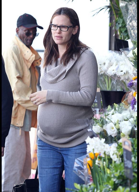 Jennifer Garner, très enceinte, fait des courses à Los Angeles, le 11 janvier 2012