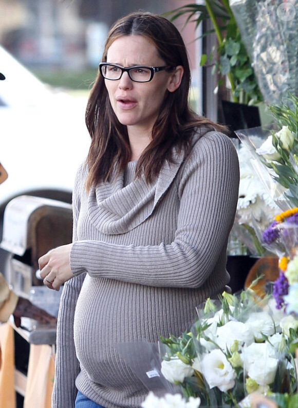 Jennifer Garner, très enceinte, continue de faire ses courses à Los Angeles, le 11 janvier 2012