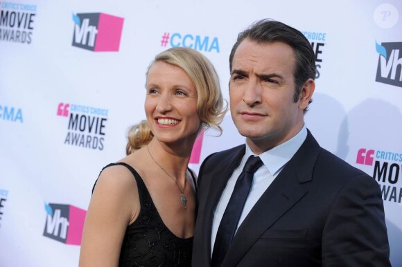 Les amoureux Alexandra Lamy et Jean Dujardin lors des Critics' Choice Awards, à Los Angeles, le 12 janvier 2012.