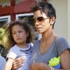 Halle Berry récupère sa petite Nahla à la sortie de l'école, le vendredi 13 janvier 2012.