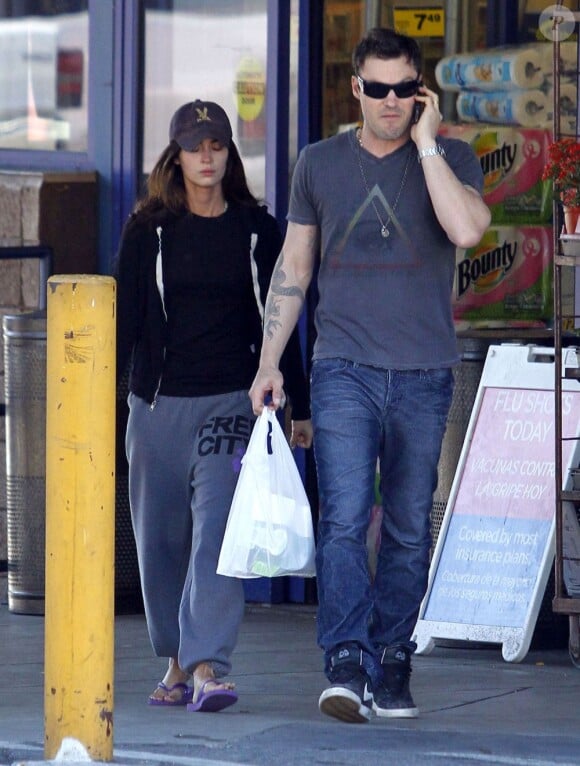 Megan Fox et son époux Brian Austin Green, détendus, à Los Angeles, le 13 janvier 2011.