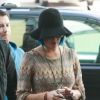 Katy Perry semble très préoccupée par son téléphone lorsqu'elle arrive à l'aéroport de Los Angeles le 16 janvier 2012