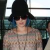 Katy Perry, ravissante, à la sortie de l'aéroport de Los Angeles le 16 janvier 2012