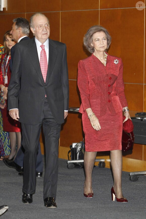 Le roi Juan Carlos Ier et la reine Sofia d'Espagne présidaient à la clôture du 6e Forum d'Exceltur, à Madrid, le 17 janvier 2012.