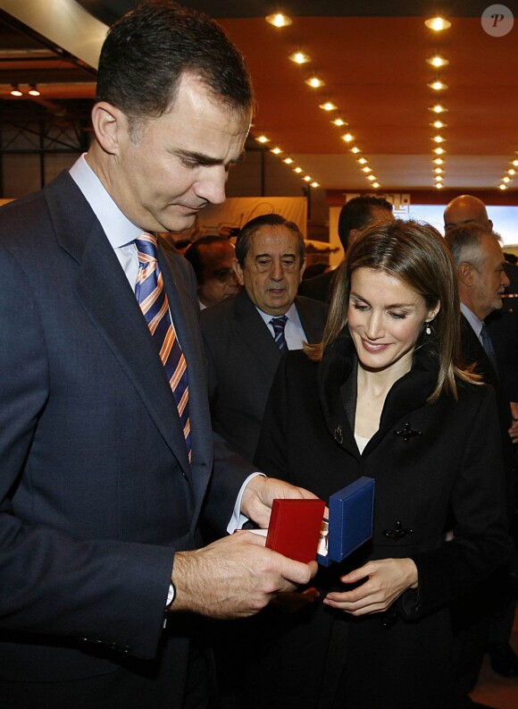 A Madrid, le prince Felipe et la princesse Letizia d'Espagne inauguraient le 18 janvier 2012, Salon international dédié au tourisme.