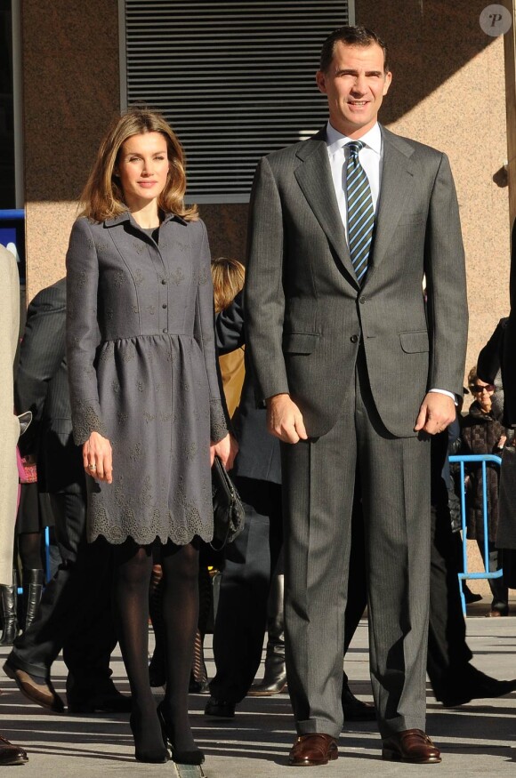Letizia et Felipe d'Espagne visitent l'expo itinérante des 75 ans de la RNE, à Madrid le 19 janvier 2012.
