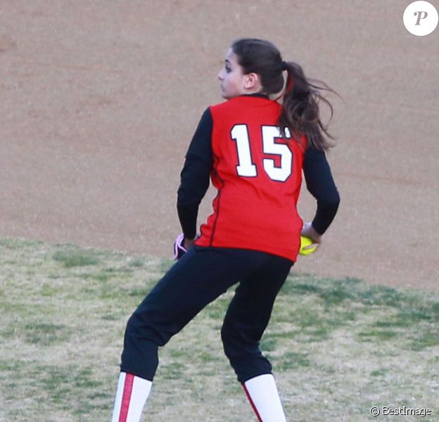 Paris Jackson joue au softball à Los Angeles le 18 janvier 2012