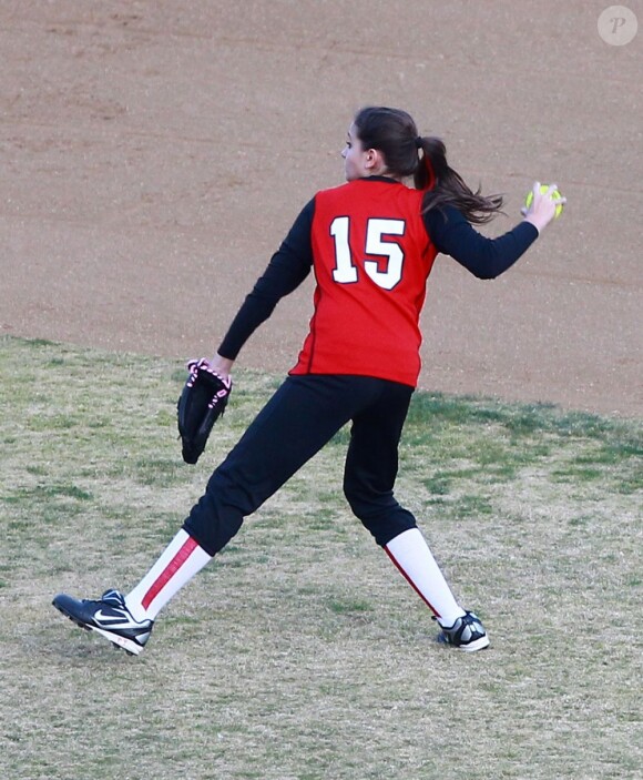 Sportive, Paris Jackson joue au softball à Los Angeles le 18 janvier 2012