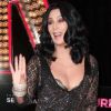 La chanteuse Cher ose le court et sexy lors de la première du film Burlesque à Los Angeles. Novembre 2010.