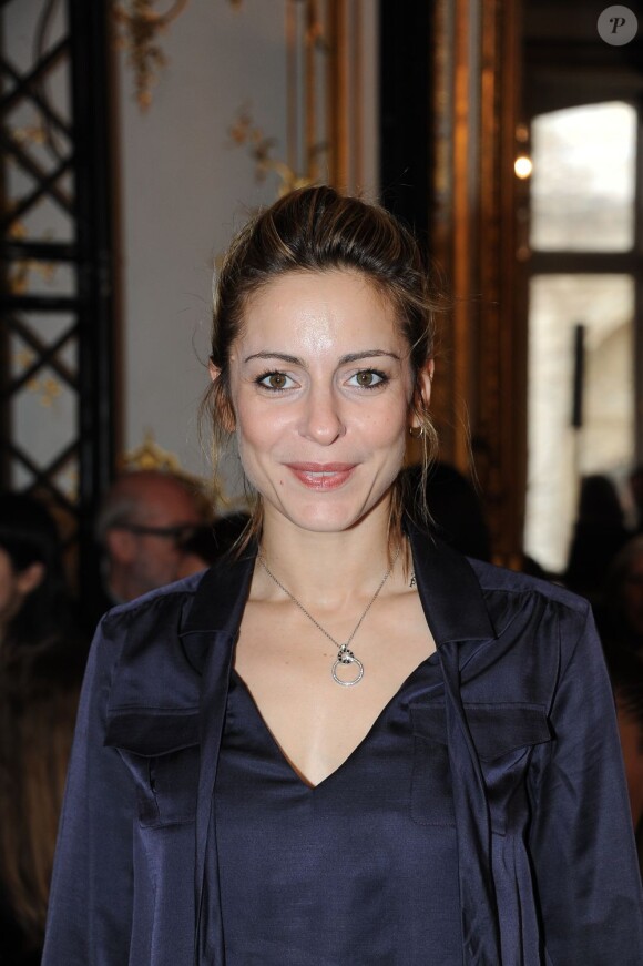 La comédienne Audrey Dana, invitée au défilé haute couture Christophe Josse à Paris, le 23 janvier 2012.