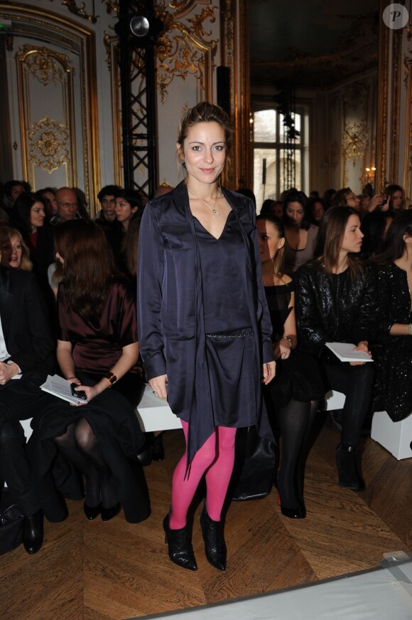 La comédienne Audrey Dana, invitée au défilé haute couture Christophe Josse à Paris, le 23 janvier 2012.